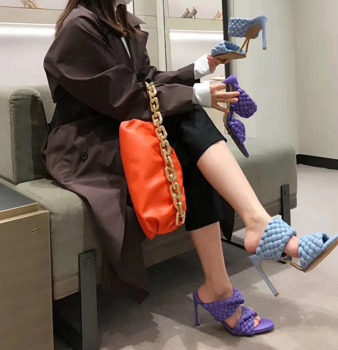 THE CHAIN ​​POUCH is worthy of being the king of fashion exports in Milan. The fairy orange series is cool in capital letters🆒
